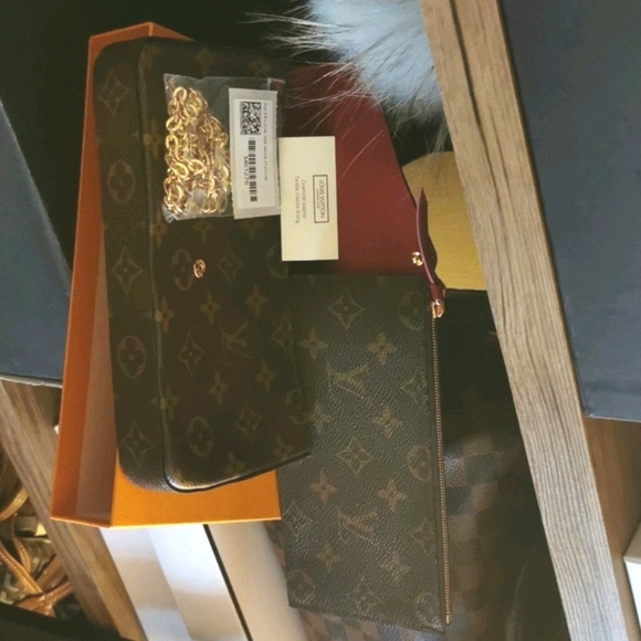 Pochette Felicie from Louis Vuitton. Authentic New - Picture 3 of 6